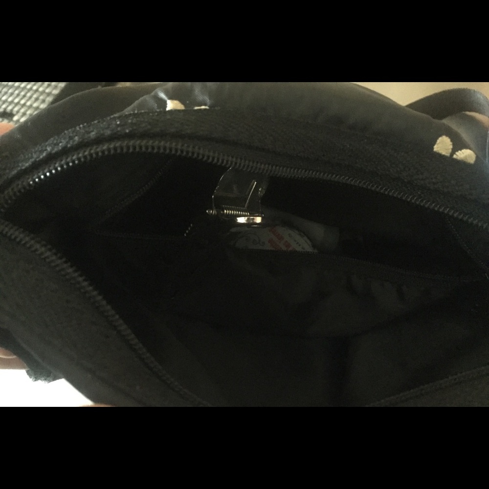 LESPORTSAC Frm USA VNTG BLACK FLORAL From CROSSBODY NYLON Bag COTTAGECORE LOVELY - Picture 6 of 6